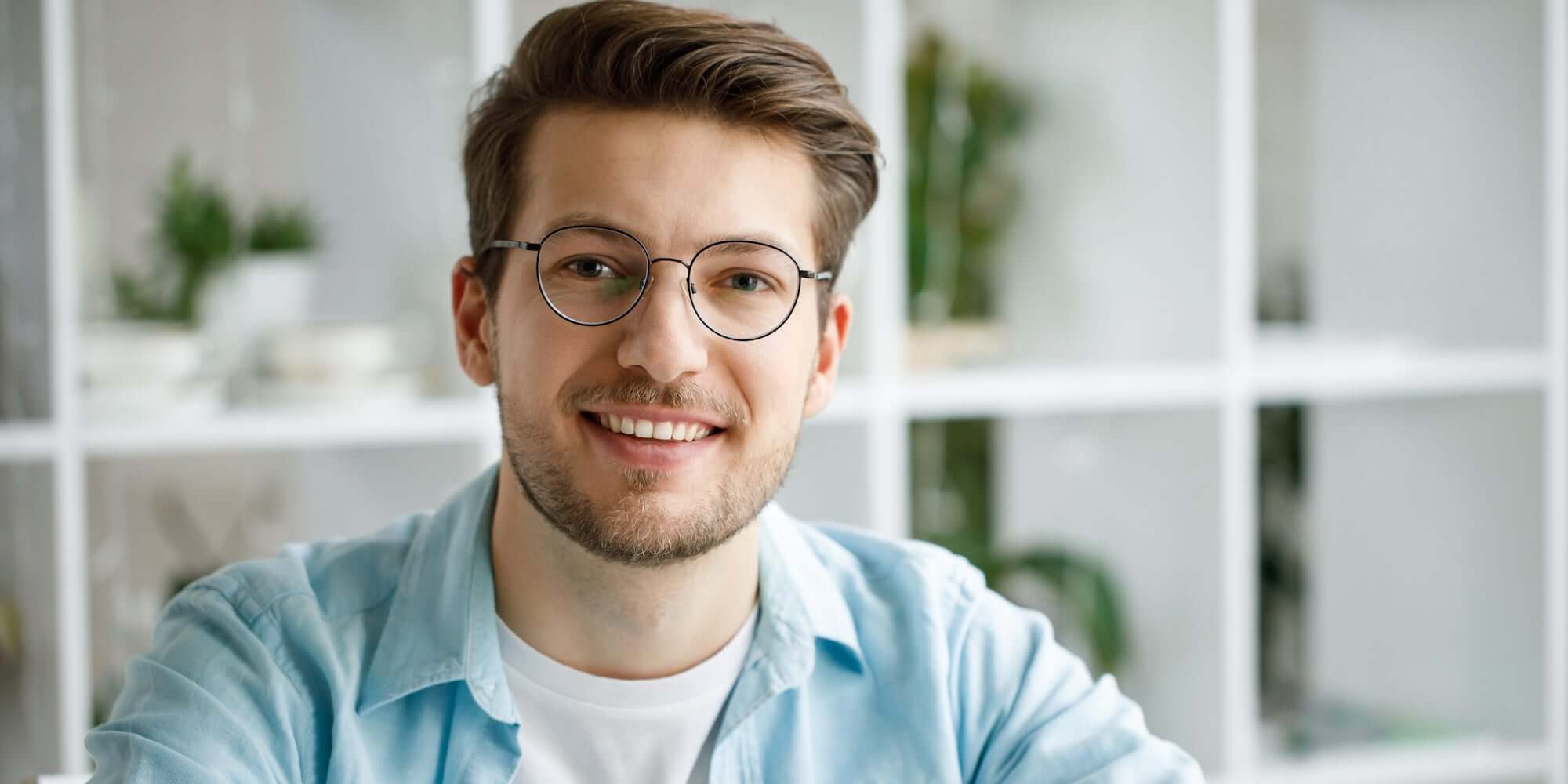 The Surging Trend of Glasses in Workspaces