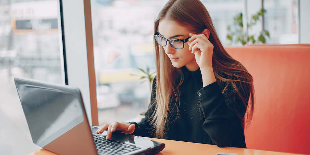 Exploring the Principles and Necessity of Blue Light Blocking Glasses